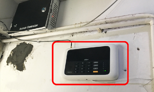 楼道口的无线报警器(即主机)